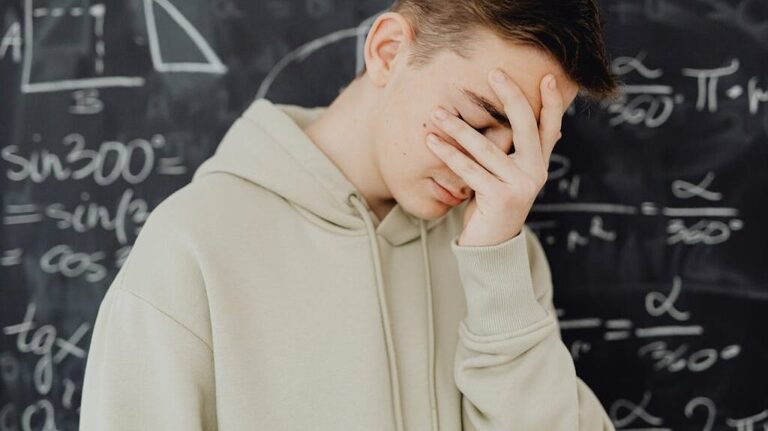 Study claims teens who smoke weed have worse grades