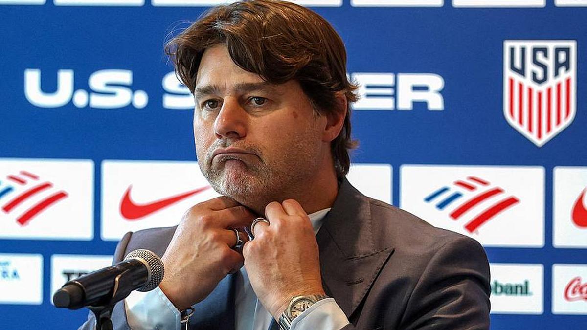  Mauricio Pochettino was defensive in Tuesday's press conference. | TIMOTHY A. CLARY / AFP via Getty Images) 