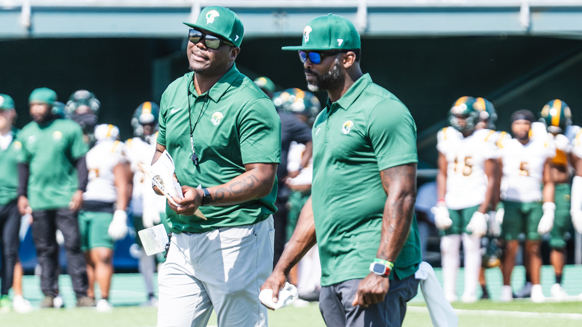 Michael Vick to face friend, former assistant in opener 