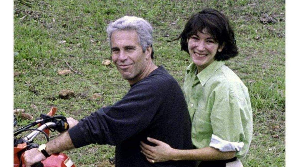 Jeffrey Epstein and Ghislaine Maxwell, in an undated photograph introduced as evidence at Maxwell’s 2021 sex trafficking trial. The witnesses who testified before federal grand juries in New York investigating sex-trafficking allegations against Epstein and Maxwell were all members of law enforcement, according to the Justice Department.