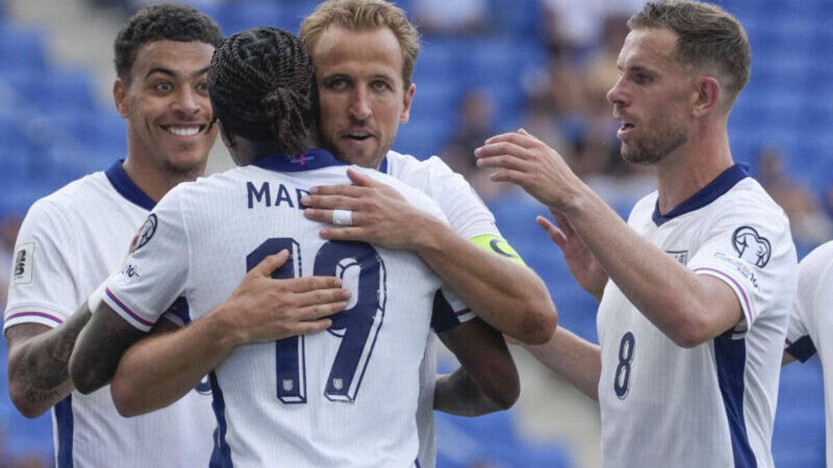 Fotografía de Enric Fontcuberta, en la que puede verse en una imagen de archivo del 7 de junio de 2025 al delantero de Inglaterra Harry Kane (c). EFE