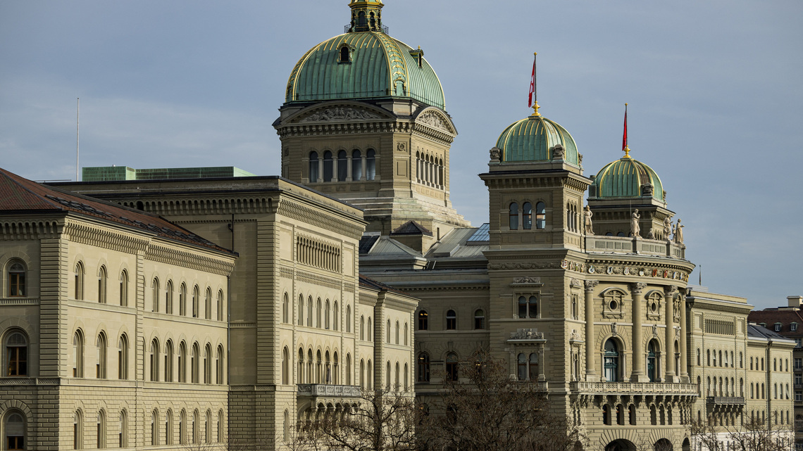 Second poll shows Swiss likely to reject tighter neutrality
