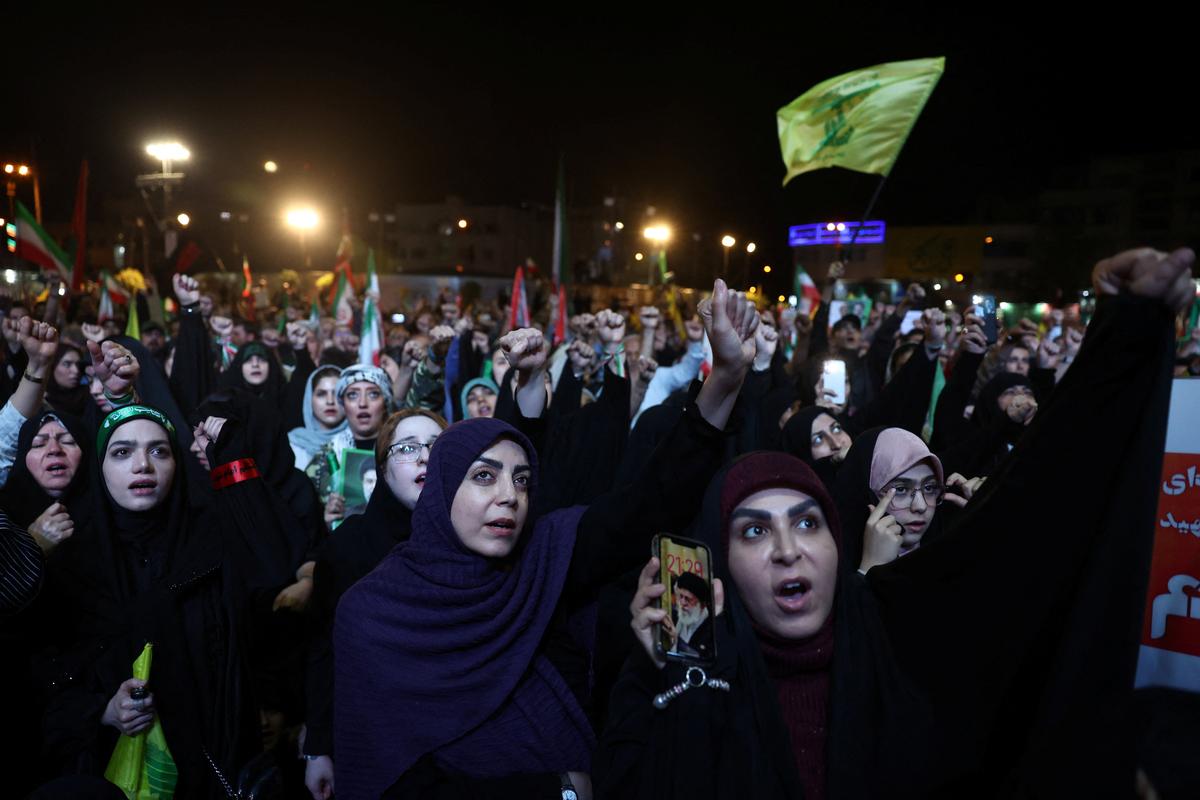 People chant during a rally in Tehran, Iran, June 1, 2026. Majid Asgaripour/WANA (West Asia News Agency) via REUTERS