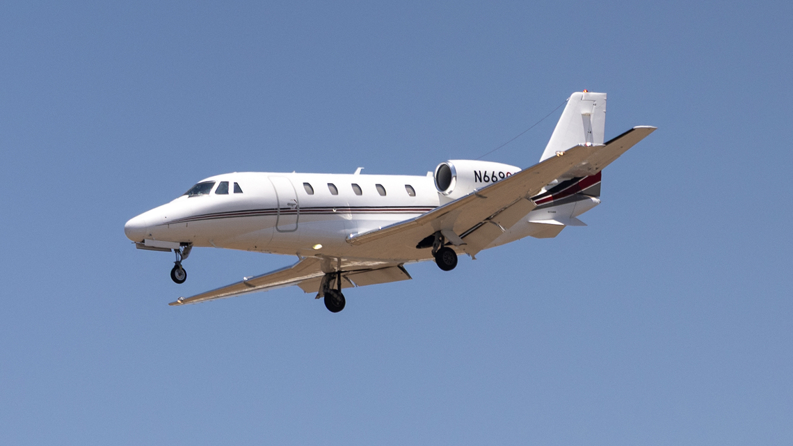 Mark Gongloff: Private jets have a free-rider problem 