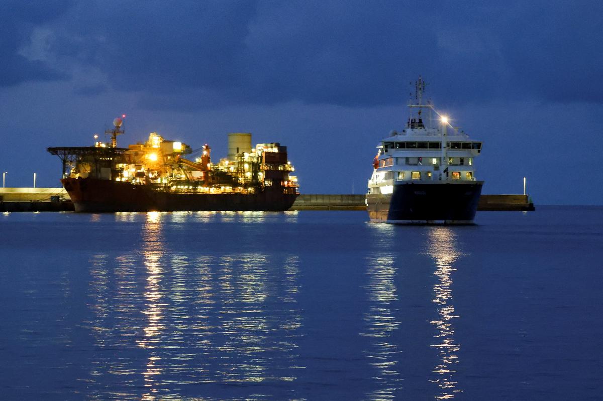 The cruise ship MV Hondius arrives at the port of Granadilla de Abona after being affected by a hantavirus outbreak, in Tenerife, Spain, May 10, 2026. REUTERS/Hannah McKay