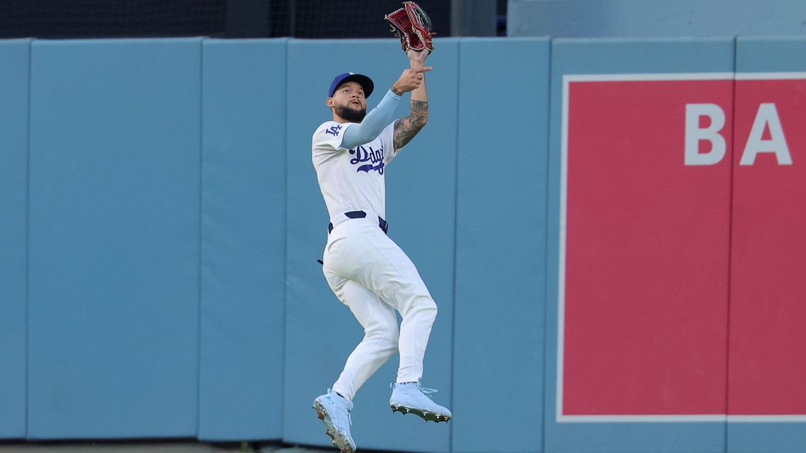 Freddie Freeman hits walk-off home run in Dodgers' victory over Angels 
