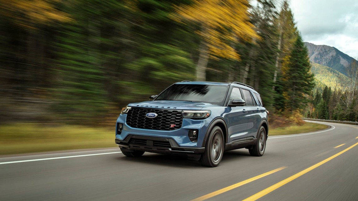 2026 Ford Explorer vs. 2026 Honda Pilot: Which Gets Better Gas Mileage? 