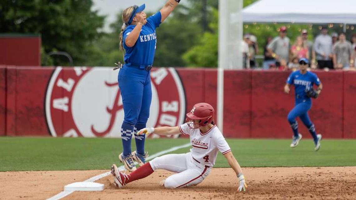  Alabama infielder Jena Young slides into third in the second game of the series against Kentucky on Apr. 18, 2026. | Sarah Munzenmaier/Alabama Crimson Tide on SI 
