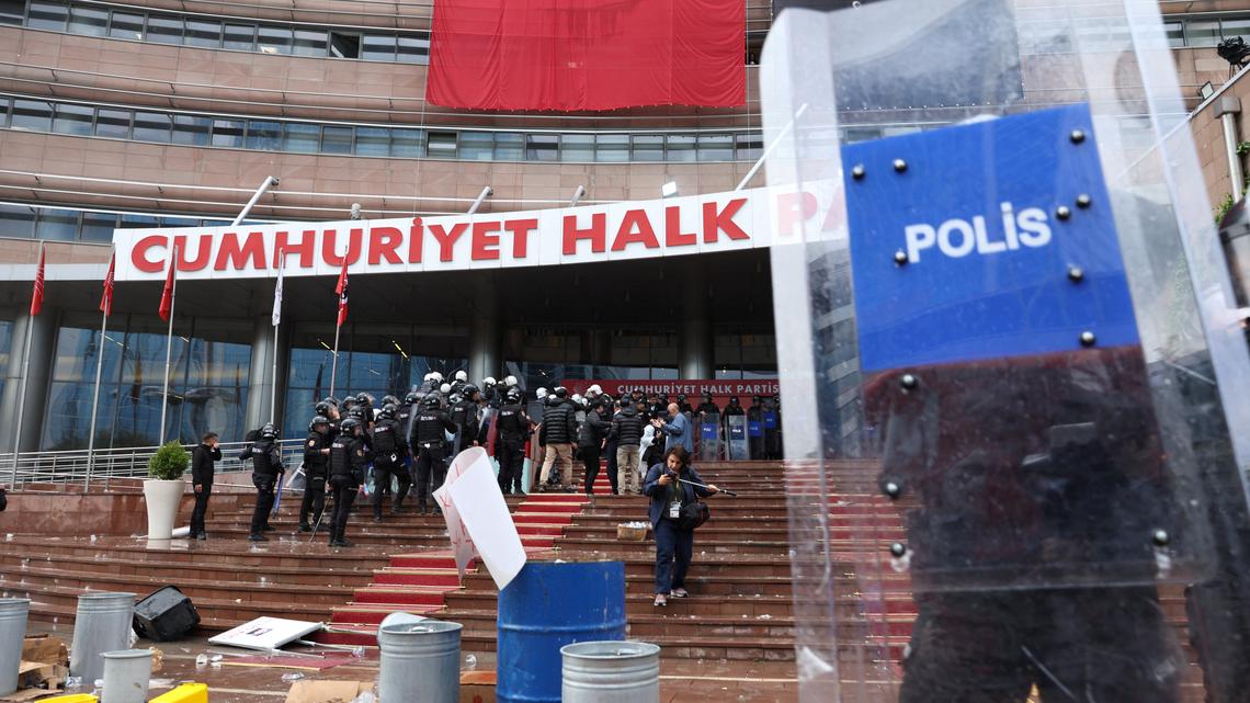 Turkish riot police enter opposition headquarters to evict ousted leadership 