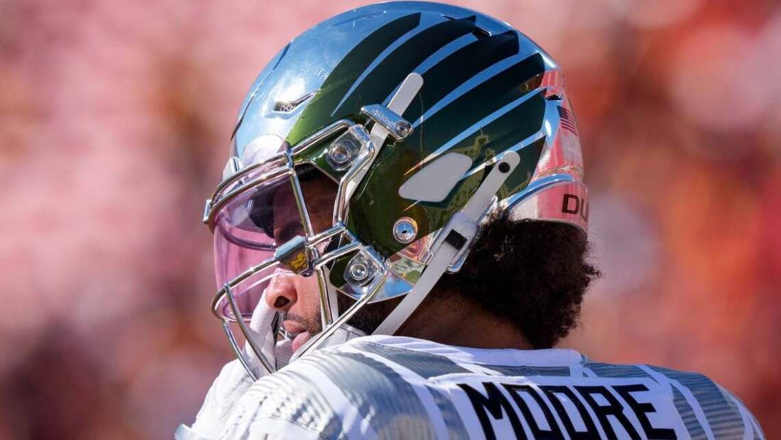 Oregon QB Dante Moore sustained concussion on late hit vs. USC 