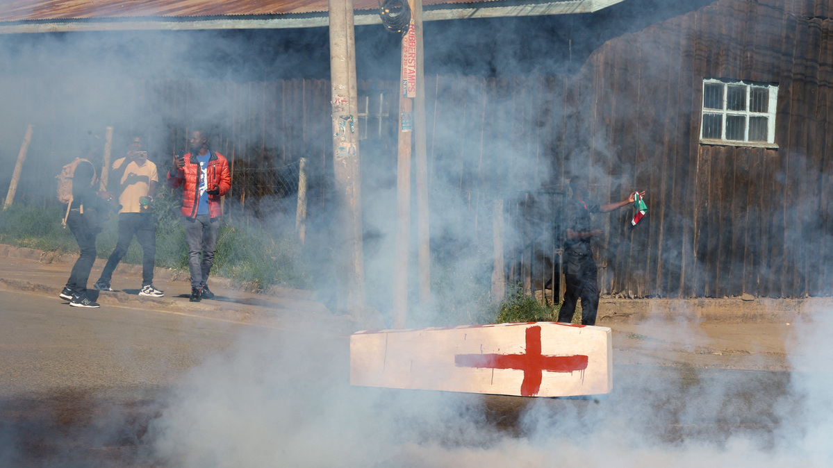 Demonstrators take part in a protest against a U.S.-backed Ebola quarantine plan to establish a 50-bed facility at a Kenyan air force base intended to host Americans exposed to Ebola, in Nanyuki town, Laikipia County, Kenya, June 9, 2026. REUTERS/Monicah Mwangi