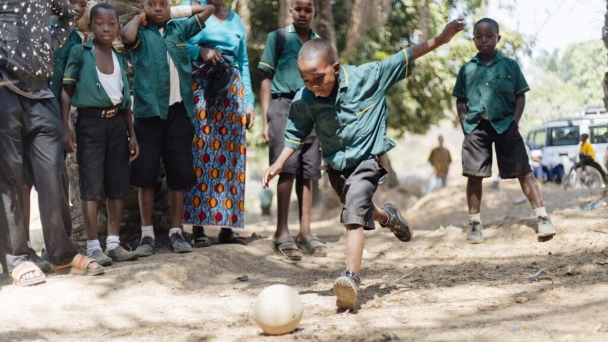Abubakarr was born with six toes on each foot, a condition known as polydactyly, which made it difficult for him to run without tripping. (Mercy Ships via SWNS). 