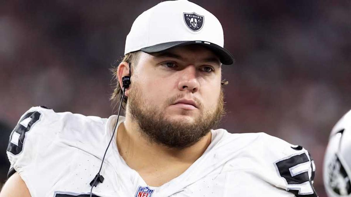 Aug 23, 2025; Glendale, Arizona, USA; Las Vegas Raiders center Jackson Powers-Johnson (58) against the Arizona Cardinals during a preseason NFL game at State Farm Stadium. Mandatory Credit: Mark J. Rebilas-Imagn Images | Mark J. Rebilas-Imagn Images 