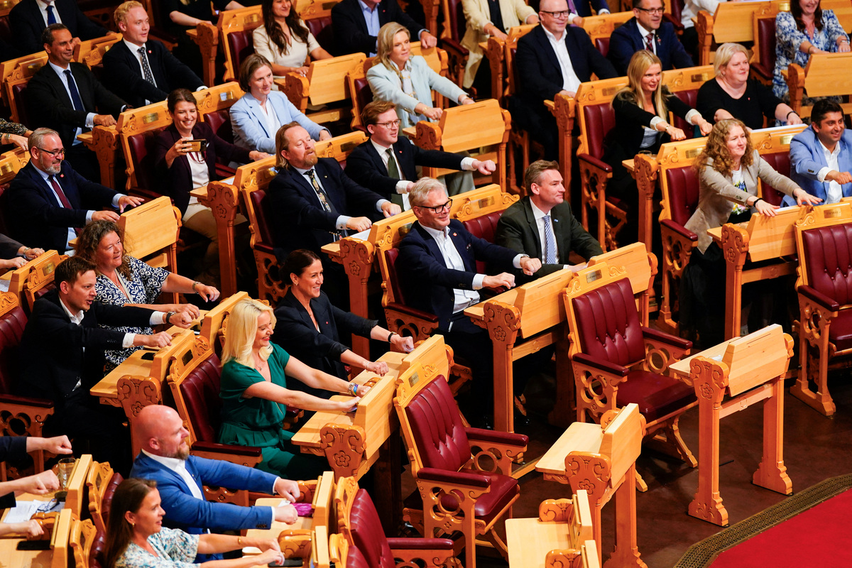 Members of Parliament 'row' for the Norwegian national football team at the Storting (Norwegian Parliament), in Oslo, Norway June 18, 2026.    NTB/Hakon Mosvold Larsen/via REUTERS