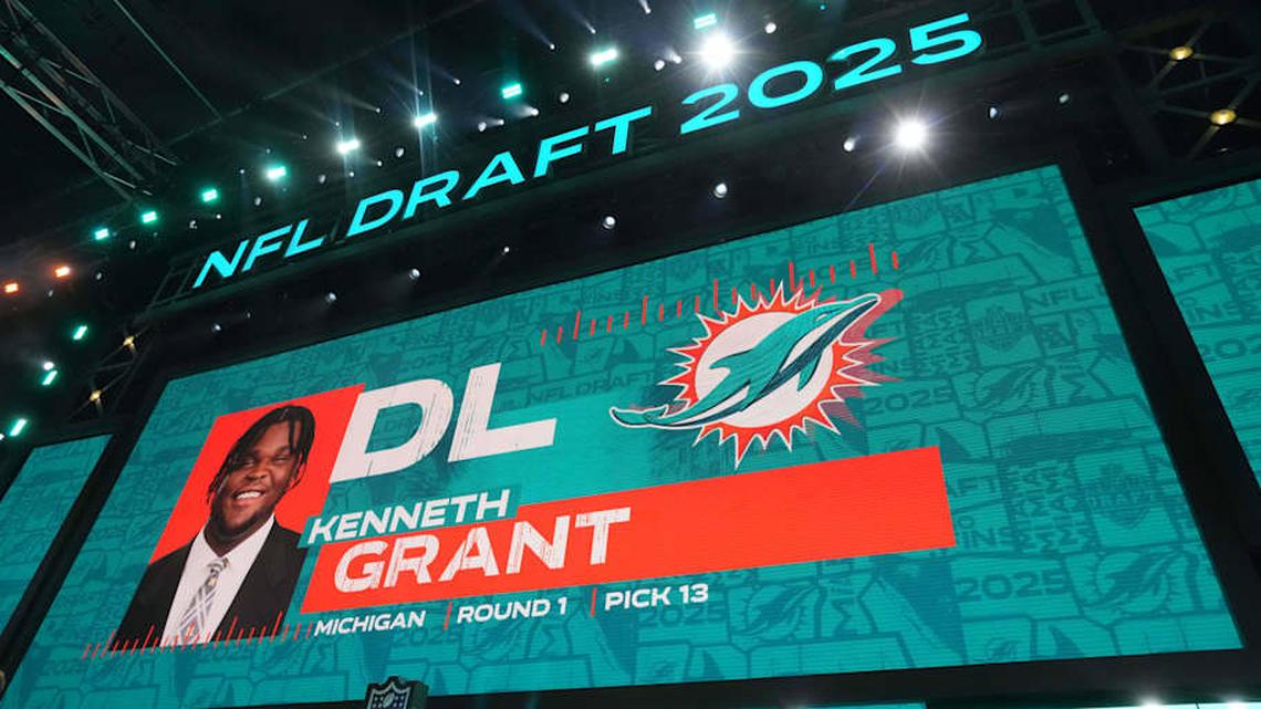 An Updated 7-Round Dolphins Mock Draft After the Waddle Trade