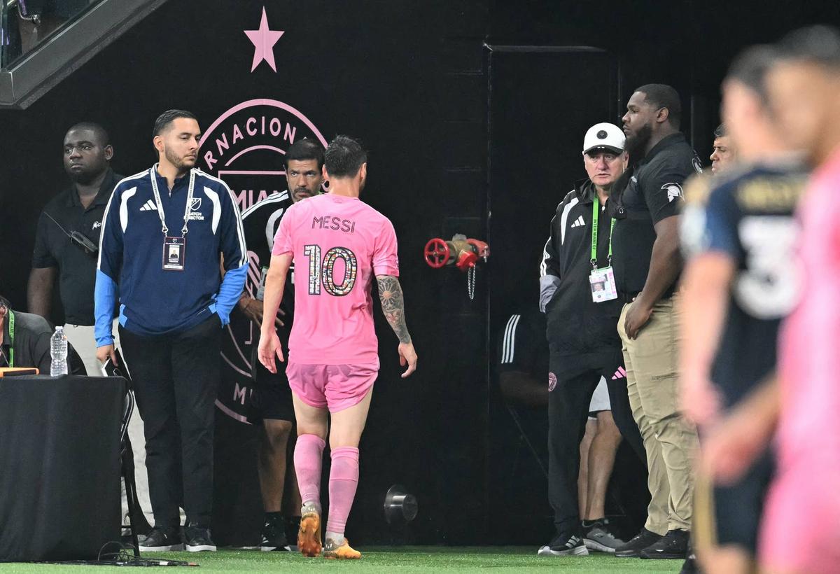  Inter Miami's Argentine forward #10 Lionel Messi leaves the field during the Major League Soccer (MLS) regular season football match between Inter Miami CF and Philadelphia Union at Nu Stadium in Miami, Florida, on May 24, 2026. (Photo by CHANDAN KHANNA / AFP via Getty Images) / ALTERNATE CROP (Photo by CHANDAN KHANNA / AFP via Getty Images) / ALTERNATE CROP