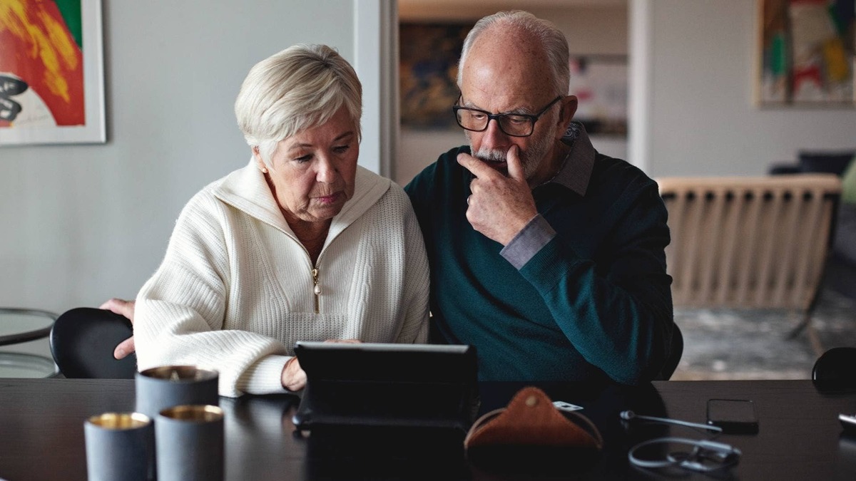  Fidelity warns that claiming Social Security too early could cost retirees thousands in lifetime benefits. 