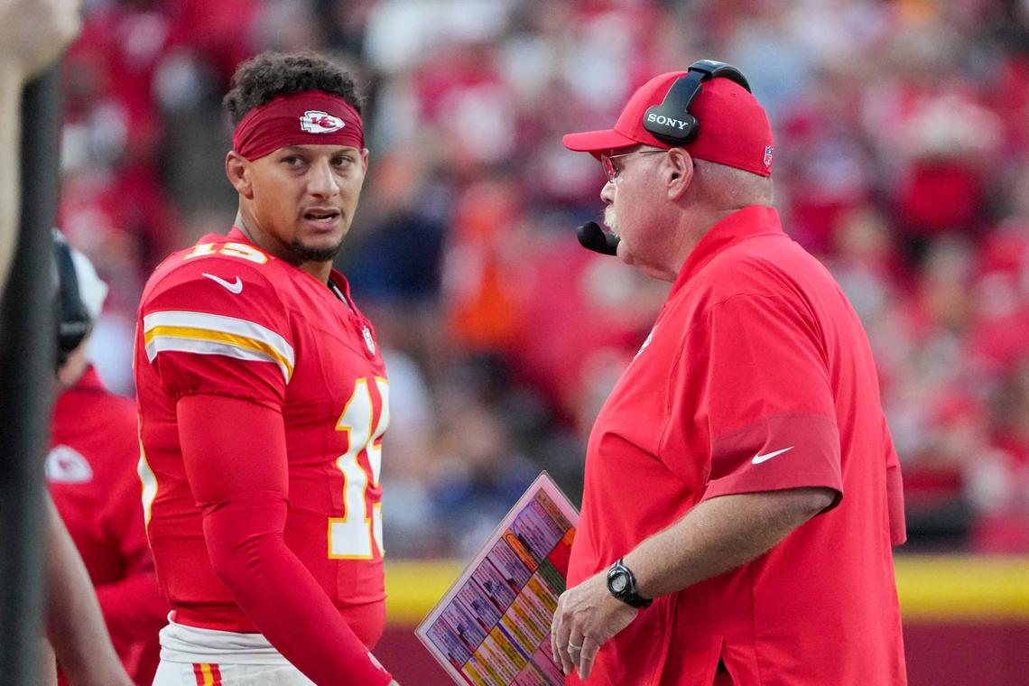  Kansas City Chiefs quarterback Patrick Mahomes (15) and head coach Andy Reid © Denny Medley-Imagn Images