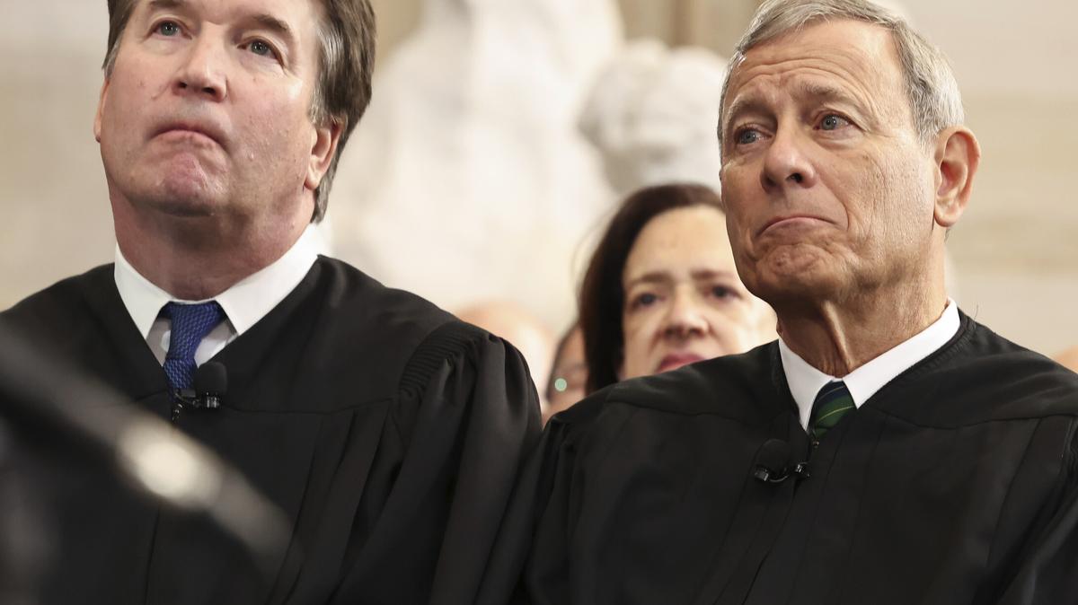Trump and Vance Swearing-In at the US Capitol. WASHINGTON, DC - JANUARY 20: U.S. Supreme Court Associate Justice Brett Kavanaugh (L) and U.S. Supreme Court Chief Justice John Roberts listen as U.S. President Donald Trump speaks during inauguration ceremonies in the Rotunda of the U.S. Capitol on January 20, 2025 in Washington, DC. Donald Trump takes office for his second term as the 47th president of the United States. (Photo by Chip Somodevilla/Getty Images) Photo by: Chip Somodevilla/picture-alliance/dpa/AP Images