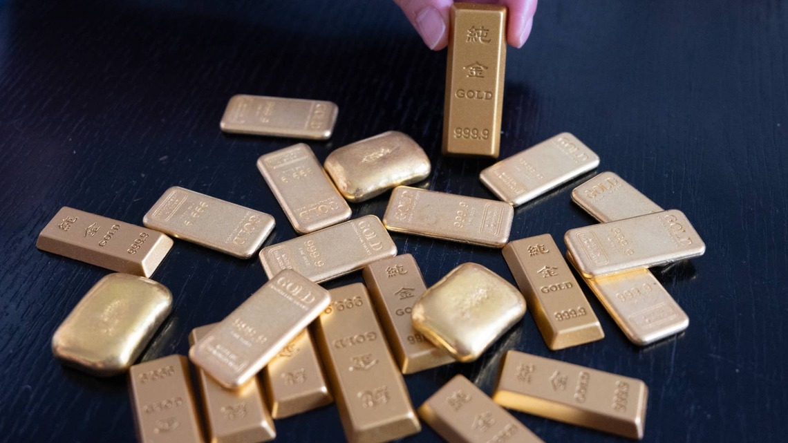 Gold loses its luster as rate-hike fears take over 