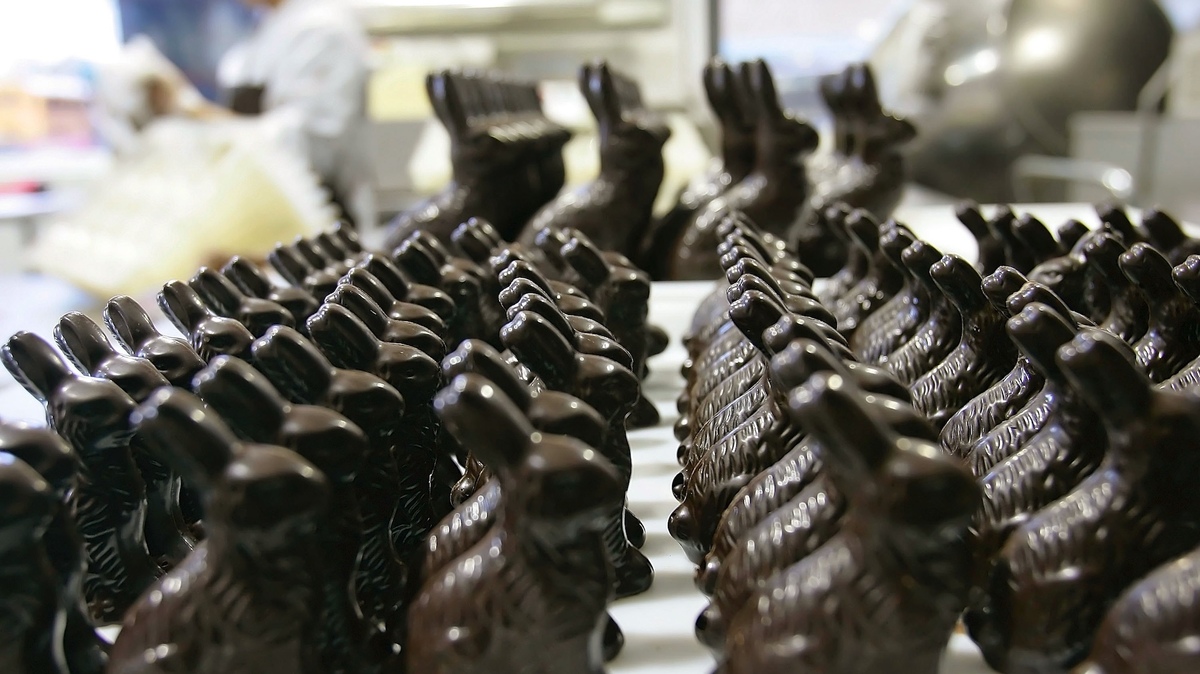 NEW YORK - FEBRUARY 28:  Chocolate bunnies made for Easter stand in rows at the Jacques Torres Chocolate Haven store February 28, 2006 in New York City. A study conducted at Wageningen University in the Netherlands indicated men who ate the equivalent of one-third of a chocolate bar every day had lower blood pressure and a reduced risk of death.  (Photo by Stephen Chernin/Getty Images) *** Local Caption ***