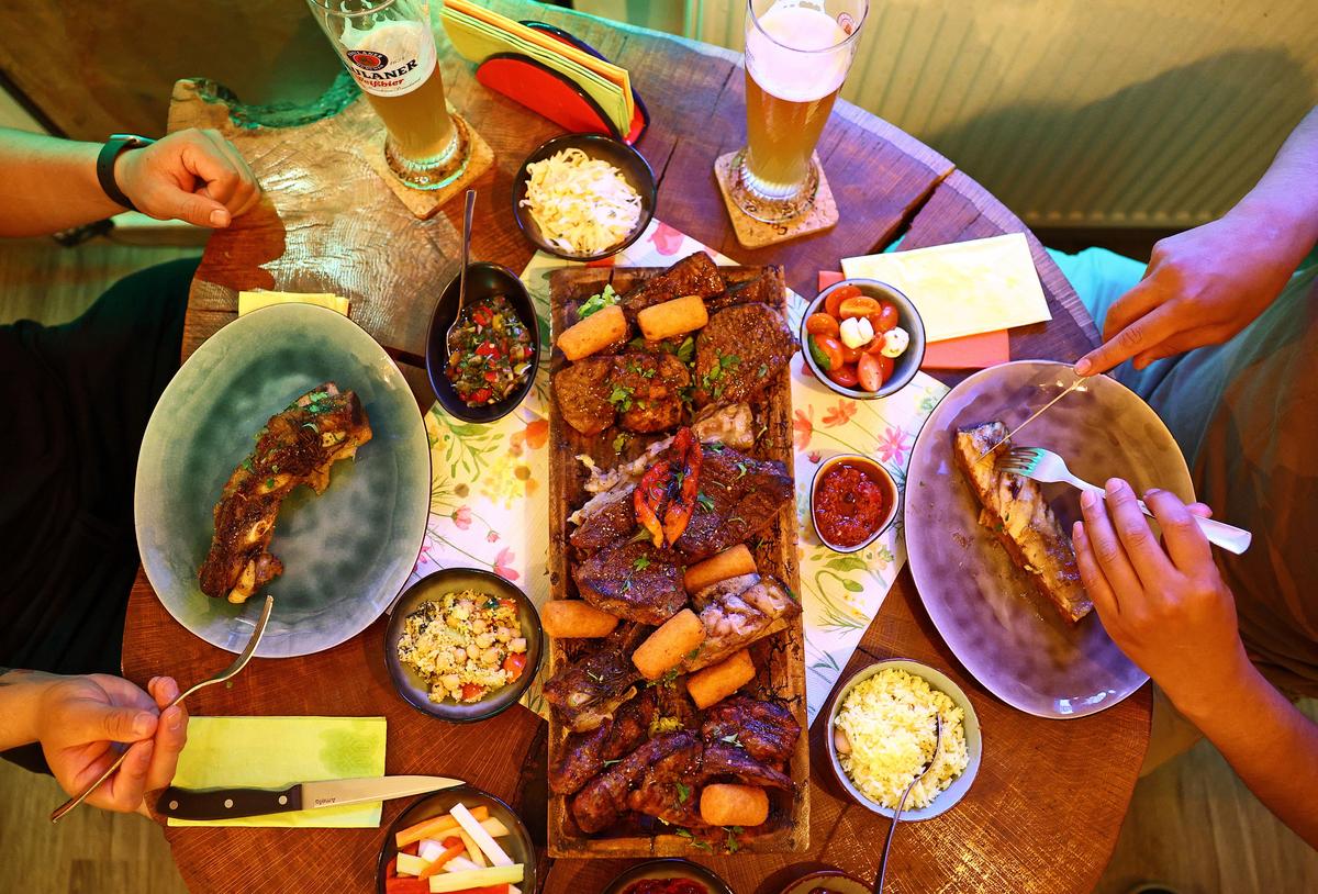 Soldiers of the U.S. Army share an evening dinner at the Casa do Brasil steakhouse, after they returned from a field exercise in Schlicht near Vilseck, Germany, May 5, 2026. REUTERS/Lisi Niesner