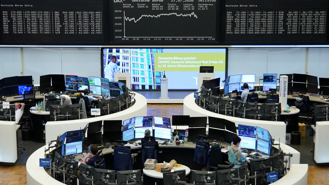 European shares inch up as earnings boost counters banks, tech slide 