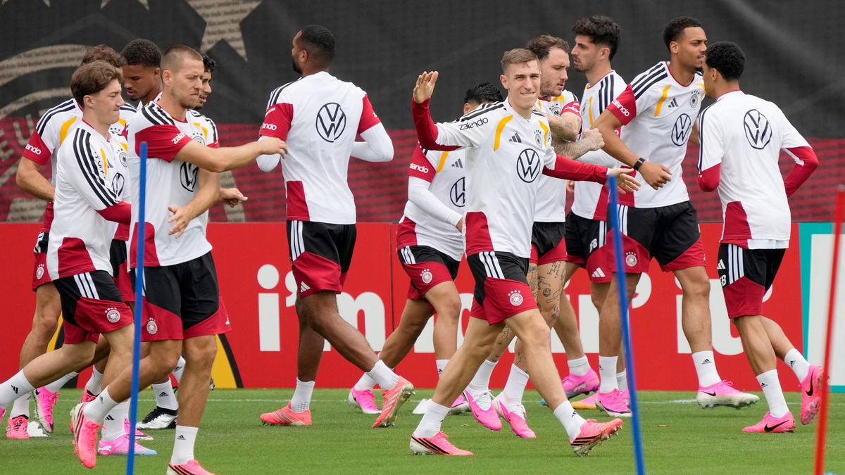 Soccer Football - FIFA World Cup 2026 - Germany Training - Wake Forest University, Winston-Salem, North Carolina, U.S. - June 9, 2026 Germany's Nico Schlotterbeck with teammates during training IMAGN IMAGES via Reuters/Chuck Burton