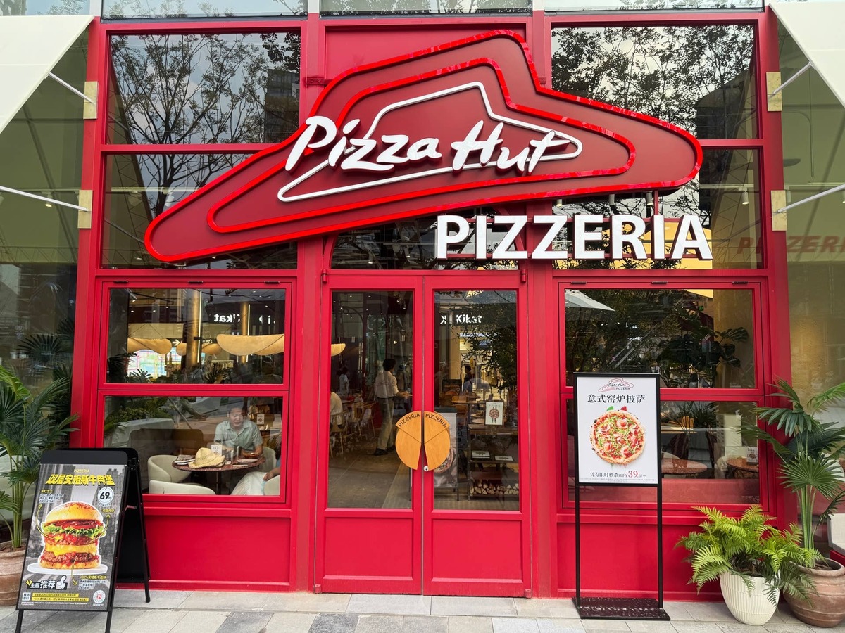  Pizza Hut bet on nostalgia with new deals to win back customers. 