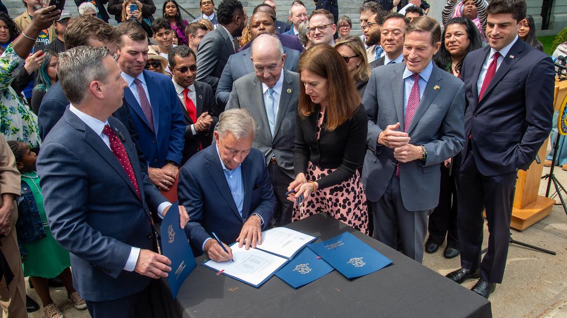 With tone of defiance and new laws, Connecticut leaders push back hard against Trump and ICE 