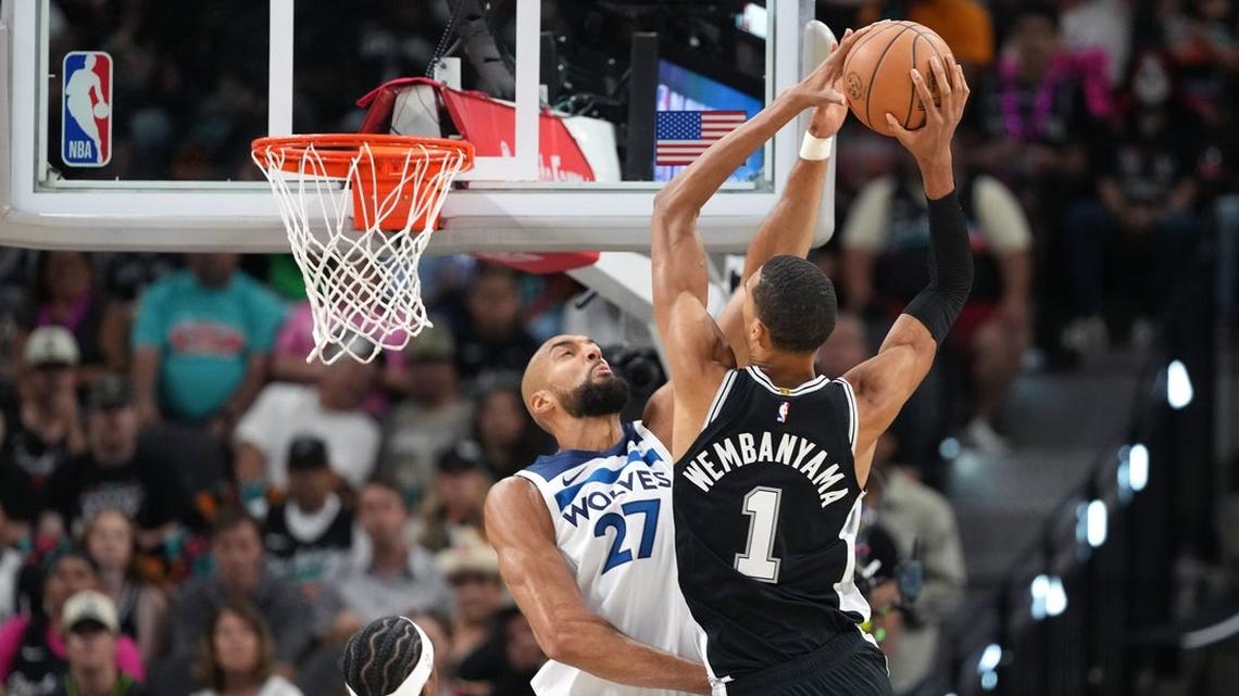Victor Wembanyama returns in big way, Spurs take series lead on Wolves 