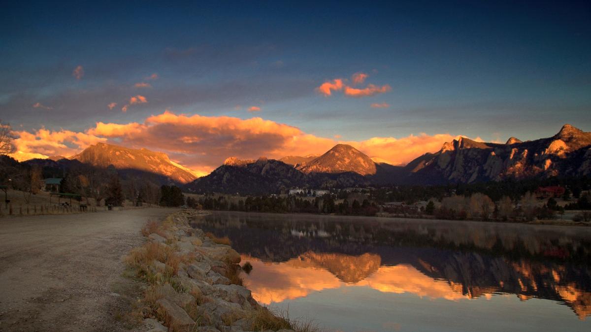 Alpenglow sunrise outside of Rocky Mountain National Park in Colorado. (John De Bord/Dreamstime/TNS)
