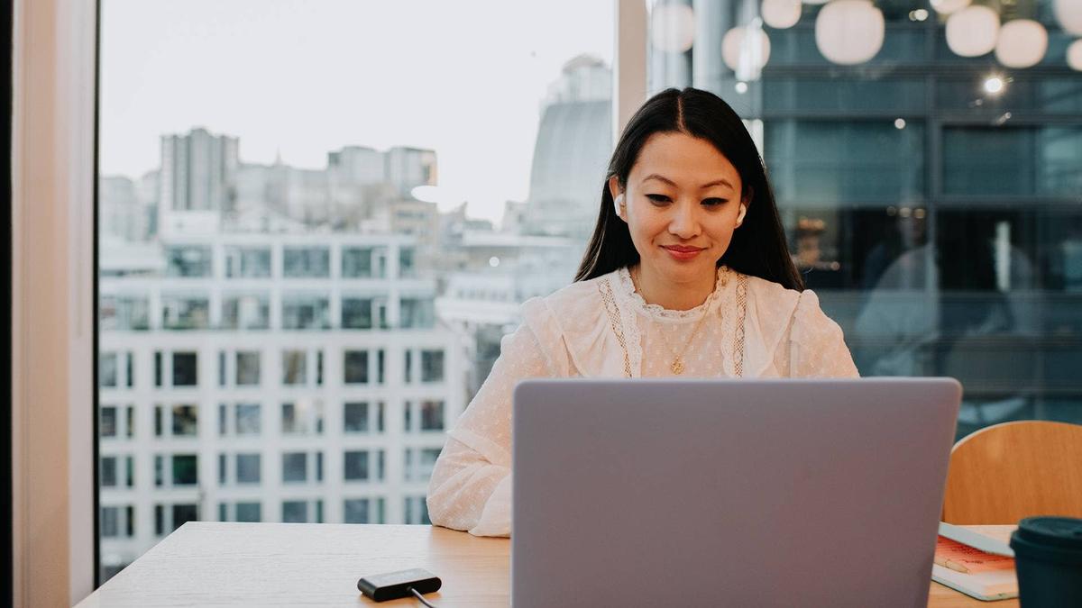  Consistent student loan payments build stronger credit, while repayment plans and autopay help borrowers avoid costly missed-payment setbacks. 