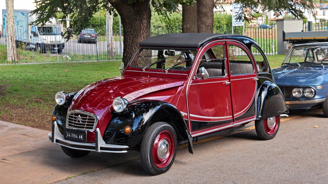 This Peculiar, Low-Cost Car Was Designed For Rural French Farmers 