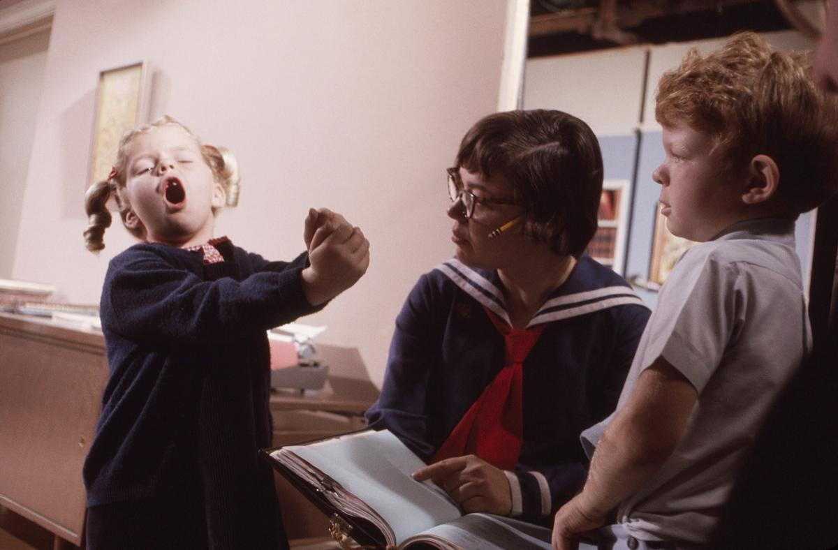 Anissa Jones, a script supervisor and Johnny Whitaker on set (1967)Ken Whitmore / TV Guide / courtesy Everett Collection