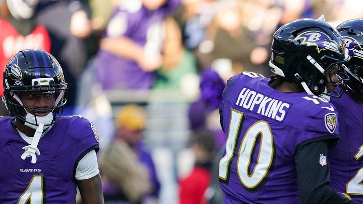  Nov 23, 2025; Baltimore, Maryland, USA; Baltimore Ravens running back Derrick Henry (22) celebrates with Baltimore Ravens wide receiver DeAndre Hopkins (10) and Baltimore Ravens center Tyler Linderbaum (64) after scoring a touchdown during the third quarter against the New York Jets at M&T Bank Stadium. Mandatory Credit: Mitch Stringer-Imagn Images | Mitch Stringer-Imagn Images 