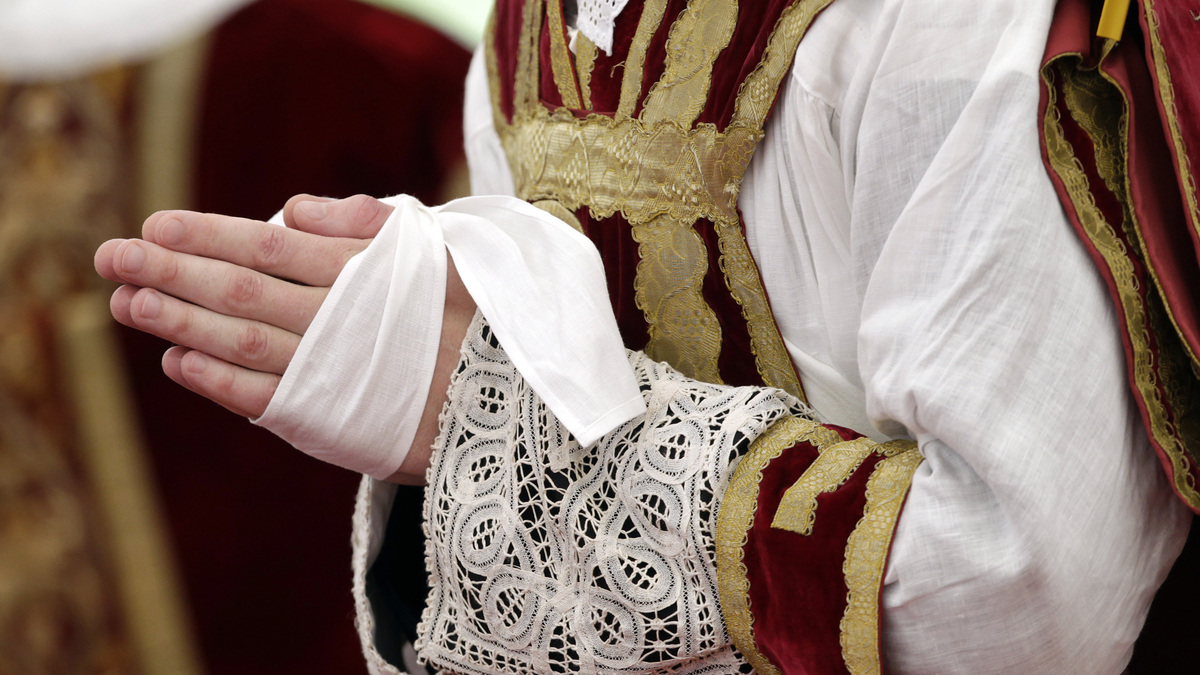 FILE PHOTO: The hands of a newly ordained priest are pictured during a ceremony in Econe June 29, 2012. REUTERS/Denis Balibouse/File Photo