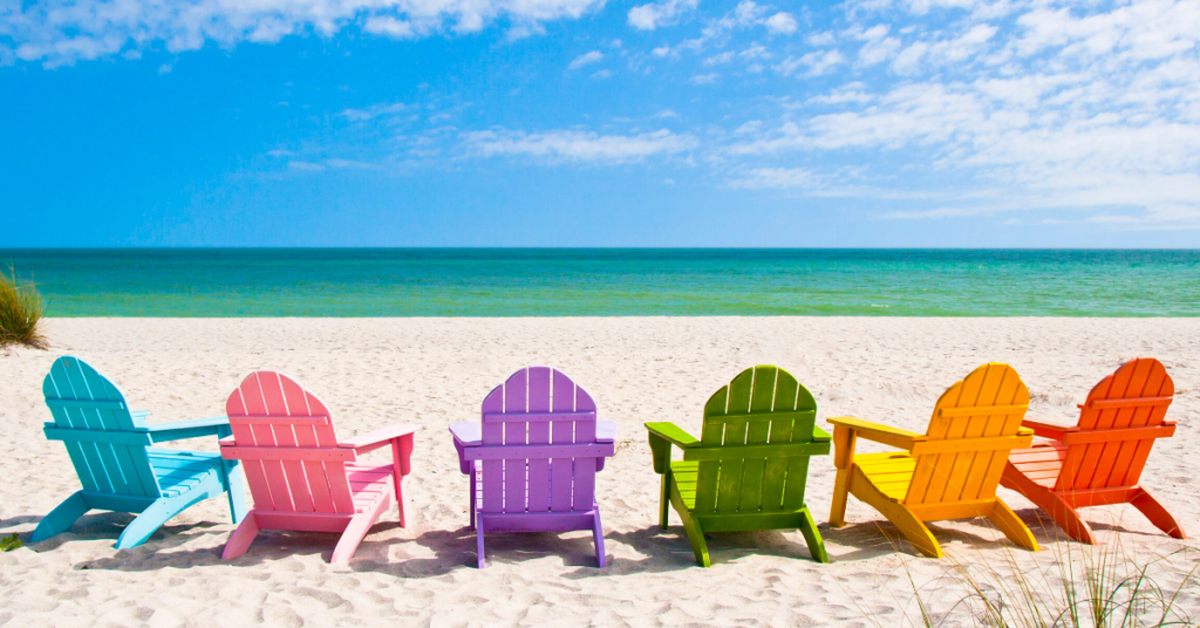  Enjoy the waves, sun and sand without forgetting a thing! This complete beach trip packing list has everything you need to remember in one spot. Photo credit: Canva 