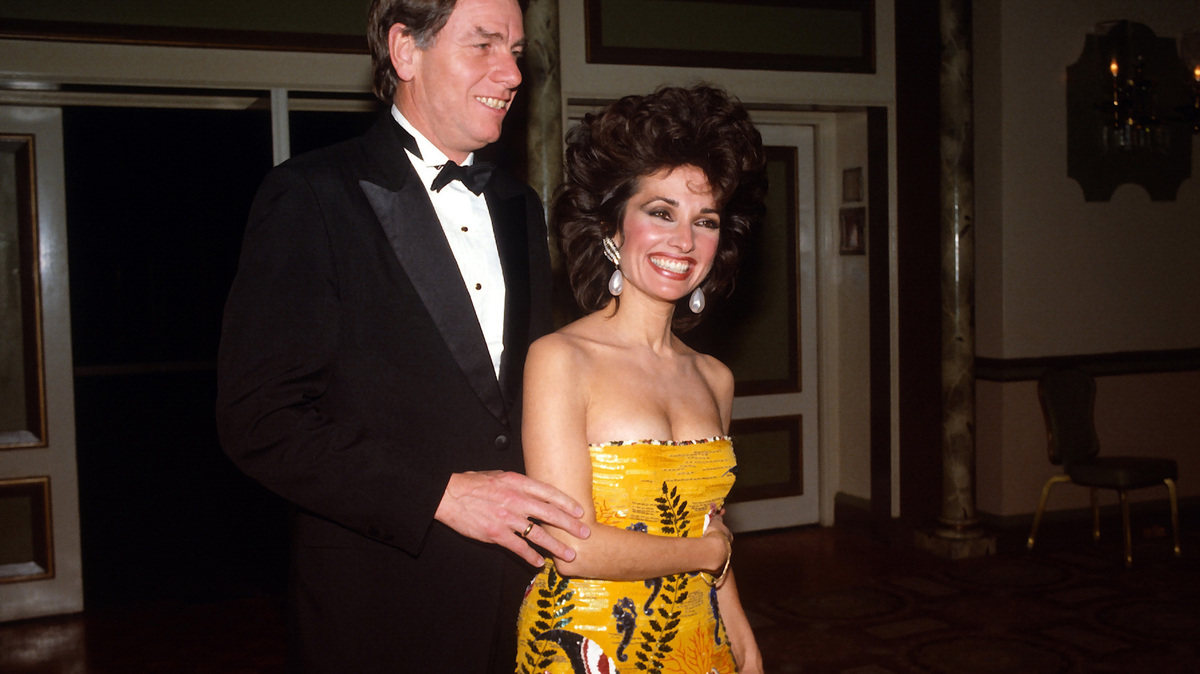 NEW YORK, NY - MARCH 8: Susan Lucci and her husband, Helmut Huber, are photographed at Night of 100 Stars event March 8, 1982 in New York City. (Photo by Yvonne Hemsey/Getty Images)