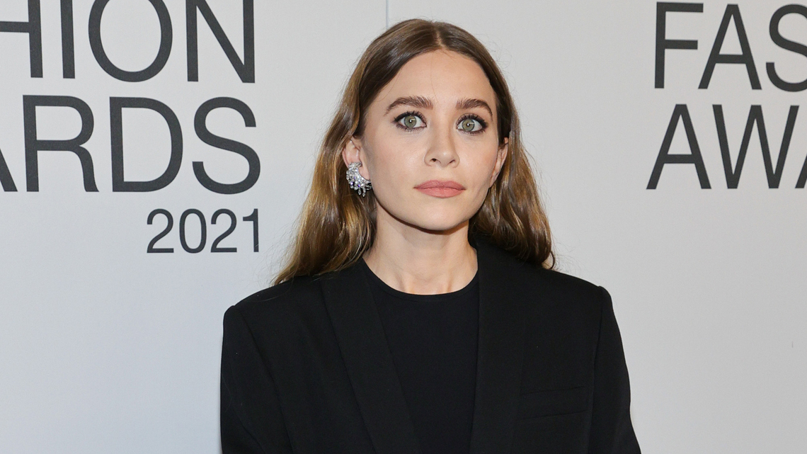 Ashley Olsen's 'Busy Mom' Uniform Revolves Around One Comfy Fall Staple 