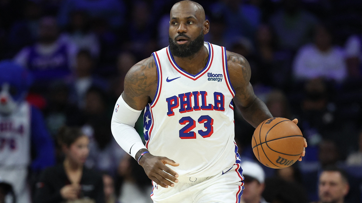 Trump says LeBron James disrespected US during national anthem ...