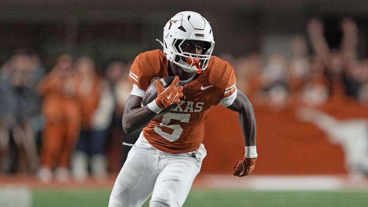  Nov 28, 2025; Austin, Texas, USA; Texas Longhorns running back Quintrevion Wisner (5) runs down the sideline during the first half against the Texas A&M Aggies at Darrell K Royal-Texas Memorial Stadium. Mandatory Credit: Scott Wachter-Imagn Images | Scott Wachter-Imagn Images 