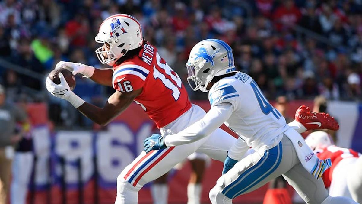  Oct 9, 2022; Foxborough, Massachusetts, USA; New England Patriots wide receiver Jakobi Meyers (16) makes a catch in front of Detroit Lions cornerback AJ Parker (41) during the second half at Gillette Stadium. Mandatory Credit: Bob DeChiara-Imagn Images | Bob DeChiara-Imagn Images 