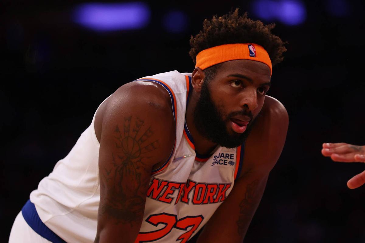  NEW YORK, NEW YORK - DECEMBER 21: Mitchell Robinson #23 of the New York Knicks in action against the Detroit Pistons at Madison Square Garden on December 21, 2021 in New York City. (Photo by Mike Stobe/Getty Images) 