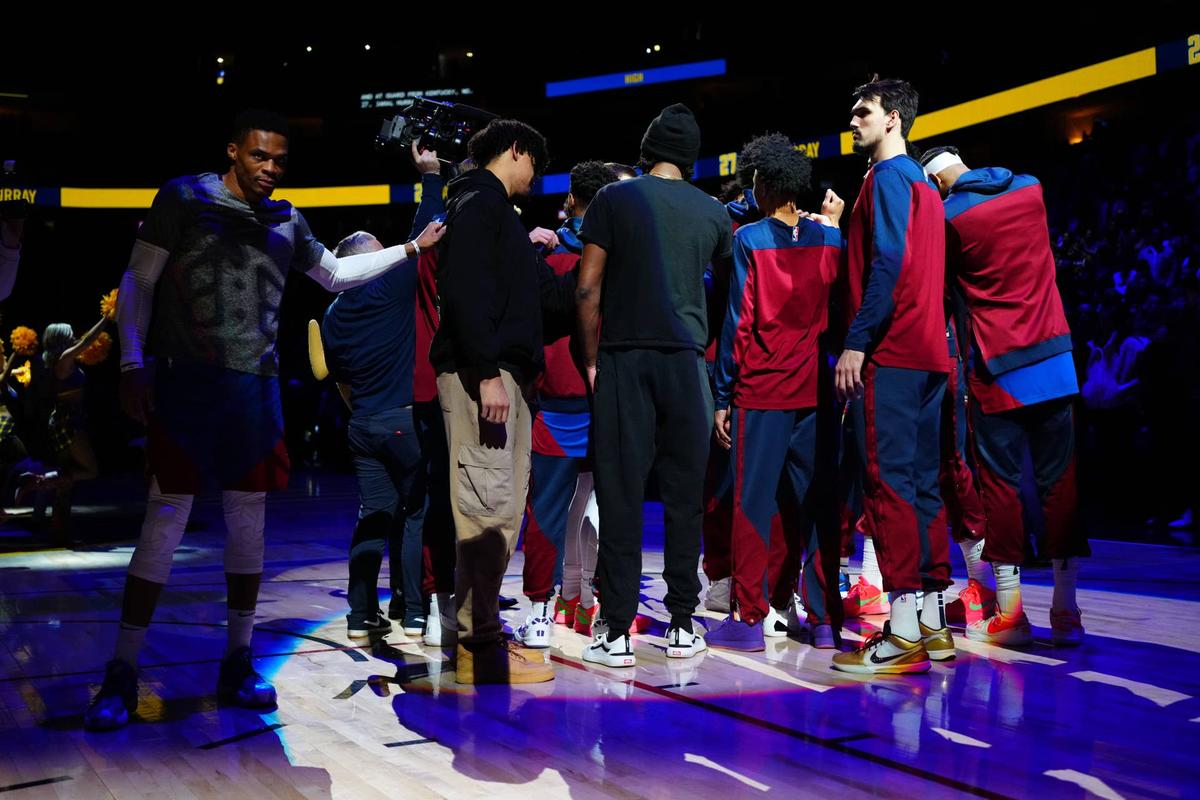  Members of the Denver Nuggets huddle 