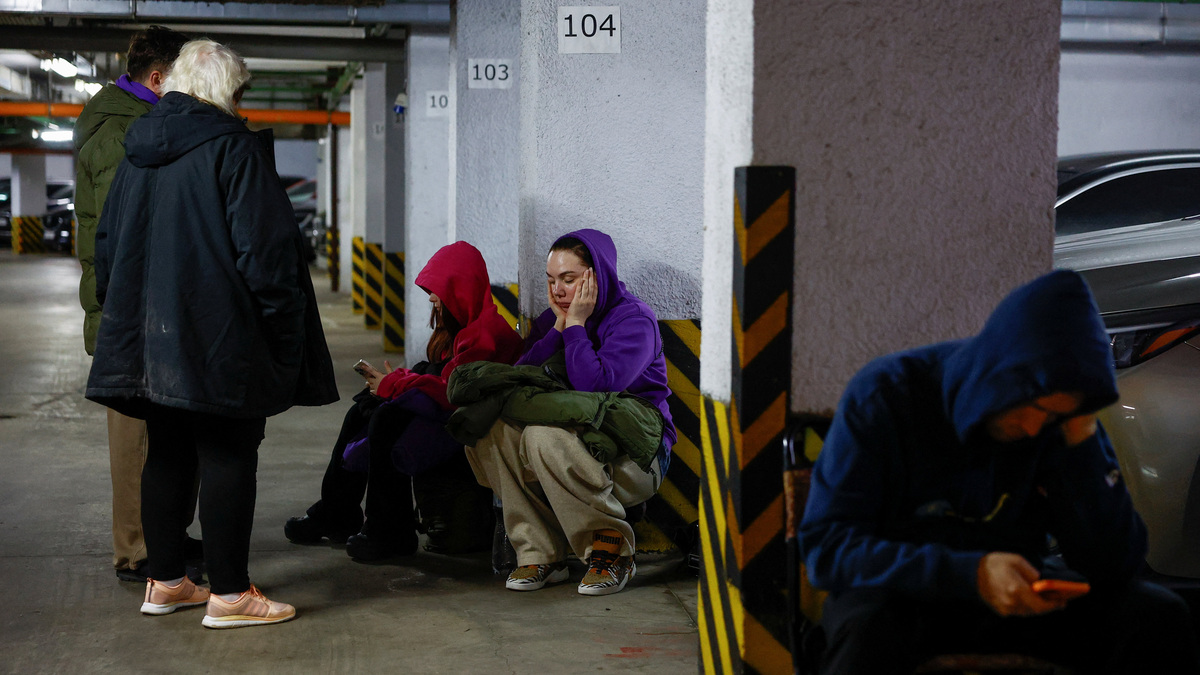 Residents take shelter inside an underground parking during Russian missile and drone strikes, amid Russia's attack on Ukraine, in Kyiv, Ukraine June 15, 2026. REUTERS/Valentyn Ogirenko