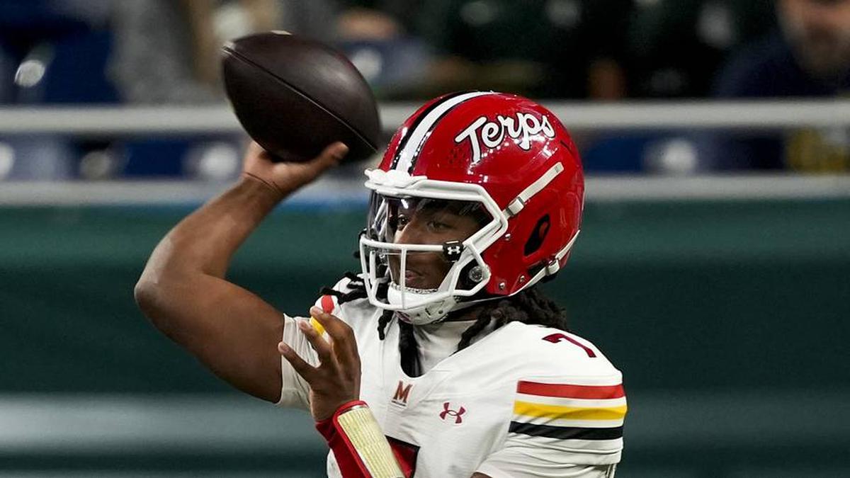  Nov 29, 2025; Detroit, Michigan, USA; Maryland quarterback Malik Washington (7) throws a pass against Michigan State in the first quarter at Ford Field. Mandatory Credit: Brendan Mullin-Imagn Images | Brendan Mullin-Imagn Images 