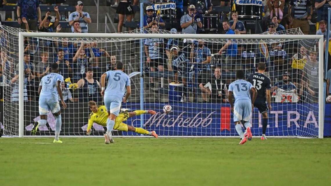 Thomas Muller aids Whitecaps blowout of Sporting KC 