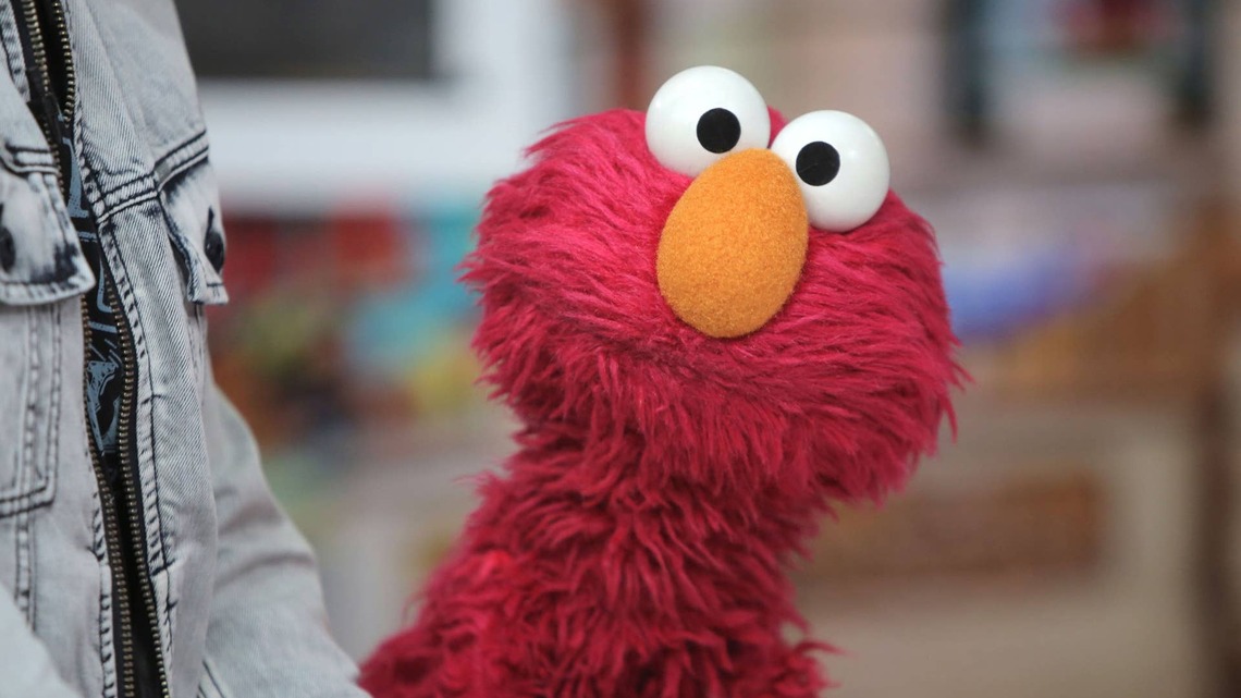 Elmo Goes Viral For Halloween Costume Based On Meryl Streep's Infamous 'The Devil Wears Prada' Character: 'This is Frying Me' 