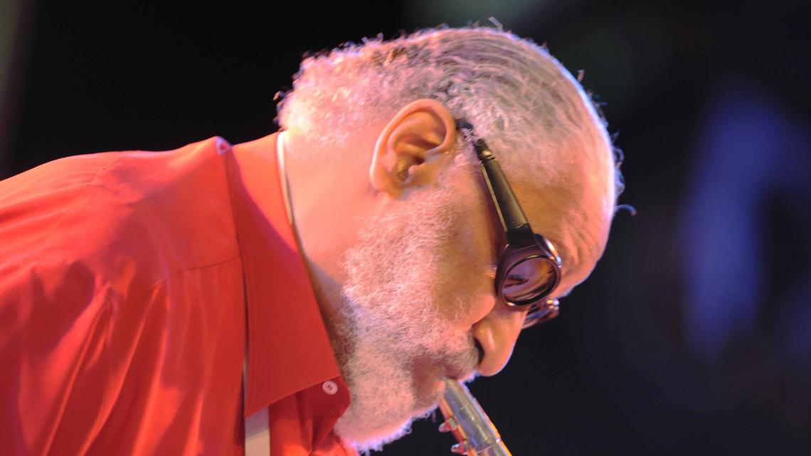 Sonny Rollins, saxophone 'colossus' who honed his sound on a New York bridge, dies at 95 